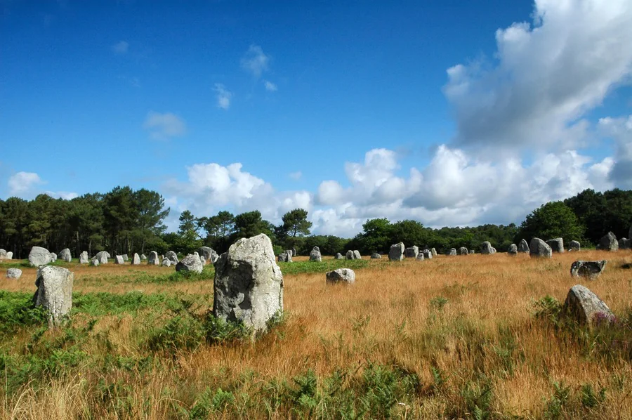 Comment les menhirs ont-ils été construits en Bretagne ?